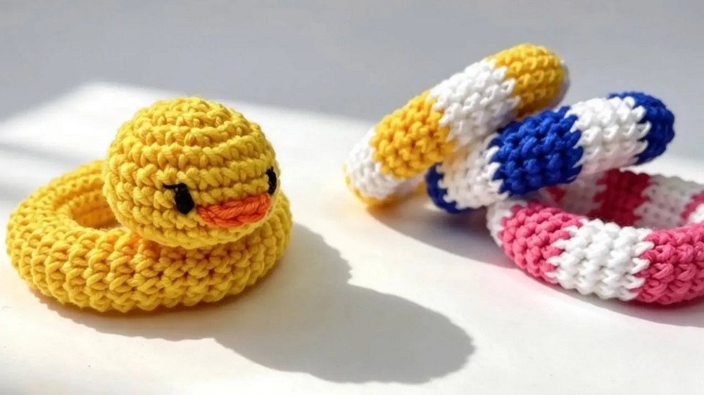 How to Crochet a Mini Duck Pool Float Plus a Classic Striped Float (24)