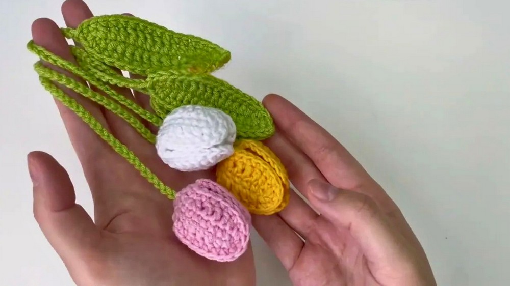 How to Crochet a Tulip Keychain 🌷 Easy, Fast & Beginner Friendly 10