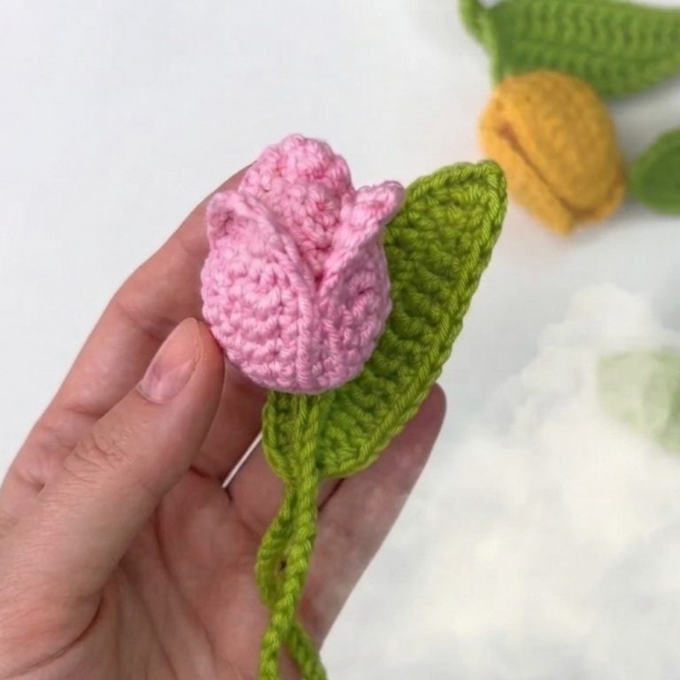 How to Crochet a Tulip Keychain 🌷 Easy, Fast & Beginner Friendly 12