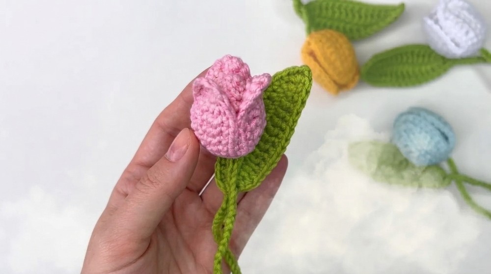 How to Crochet a Tulip Keychain 🌷 Easy, Fast & Beginner Friendly 2