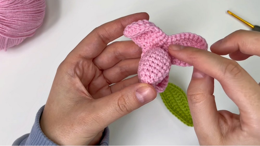How to Crochet a Tulip Keychain 🌷 Easy, Fast & Beginner Friendly 7