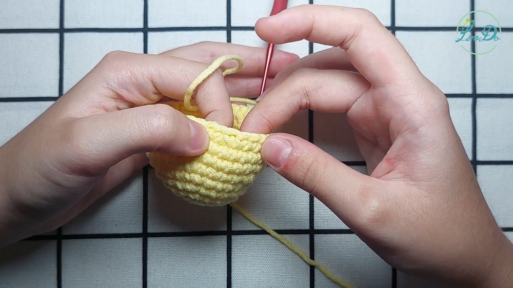 How to crochet CHICKEN WITH OMELETTE 4