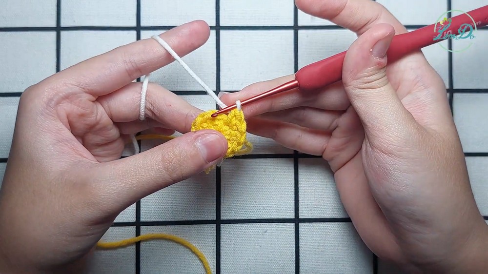 How to crochet CHICKEN WITH OMELETTE 7
