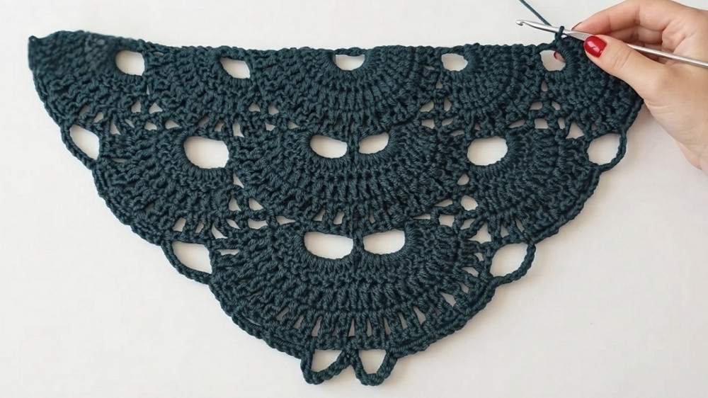 How to make a triangle shawl crocheted 7