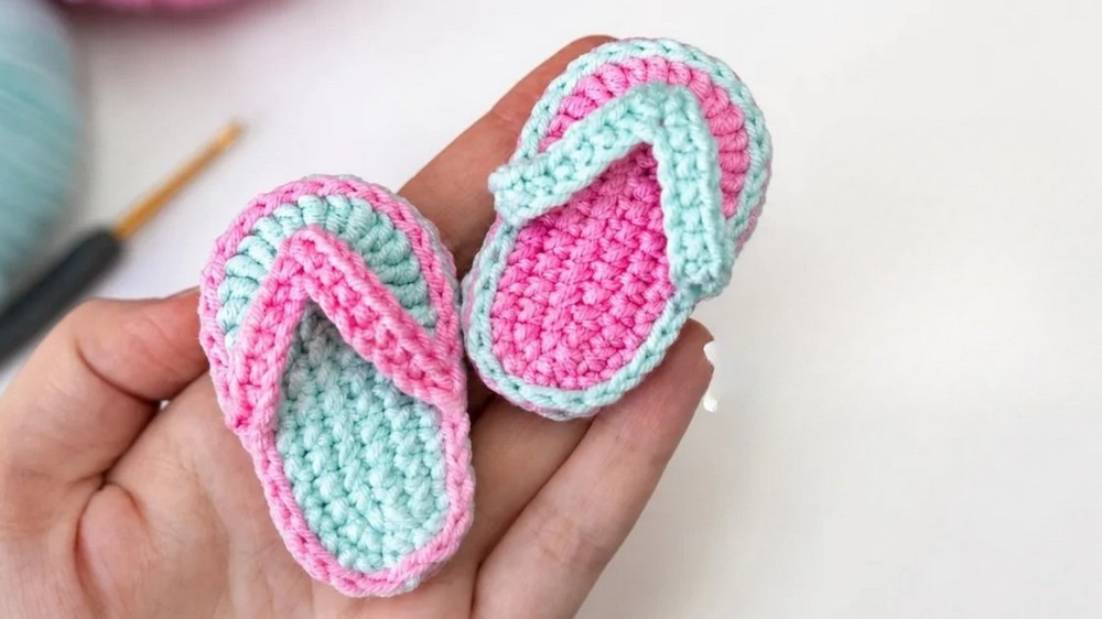 Mini Crochet Flip Flops 🩴 Easy Amigurumi Tutorial for Beginners 2