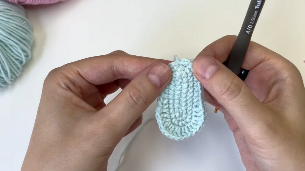 Mini Crochet Flip Flops 🩴 Easy Amigurumi Tutorial for Beginners 4