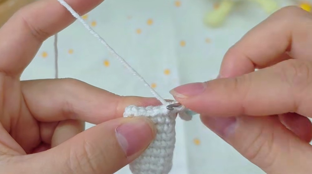 [NO-SEW] Mini Crochet Duck Keychain Easy Amigurumi Tutorial (4)