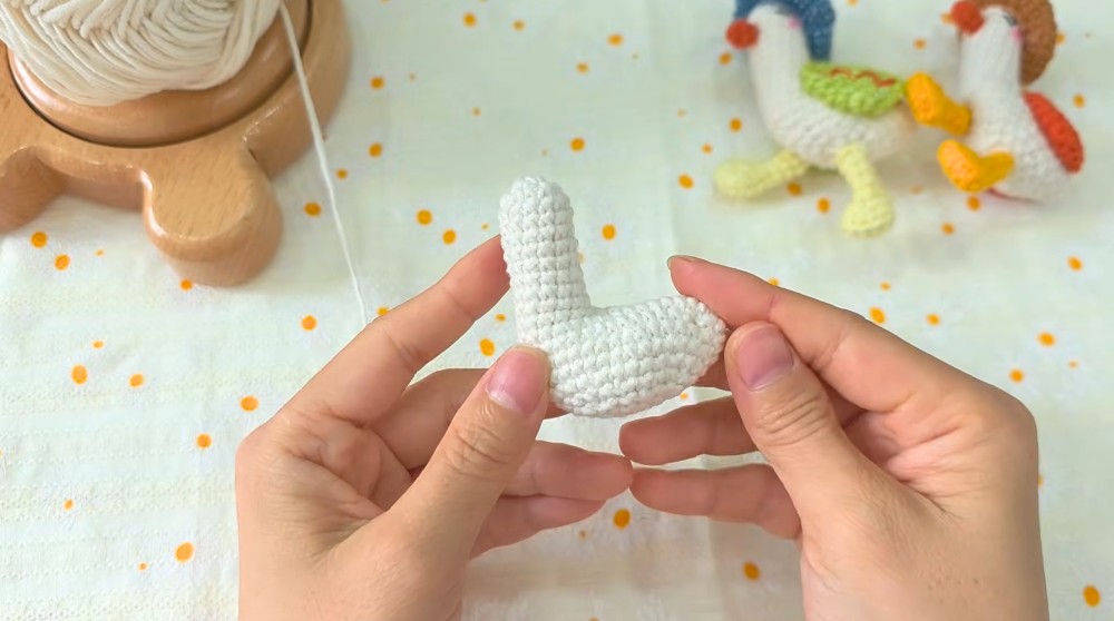 [NO-SEW] Mini Crochet Duck Keychain Easy Amigurumi Tutorial (6)