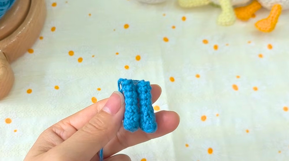 [NO-SEW] Mini Crochet Duck Keychain Easy Amigurumi Tutorial (7)