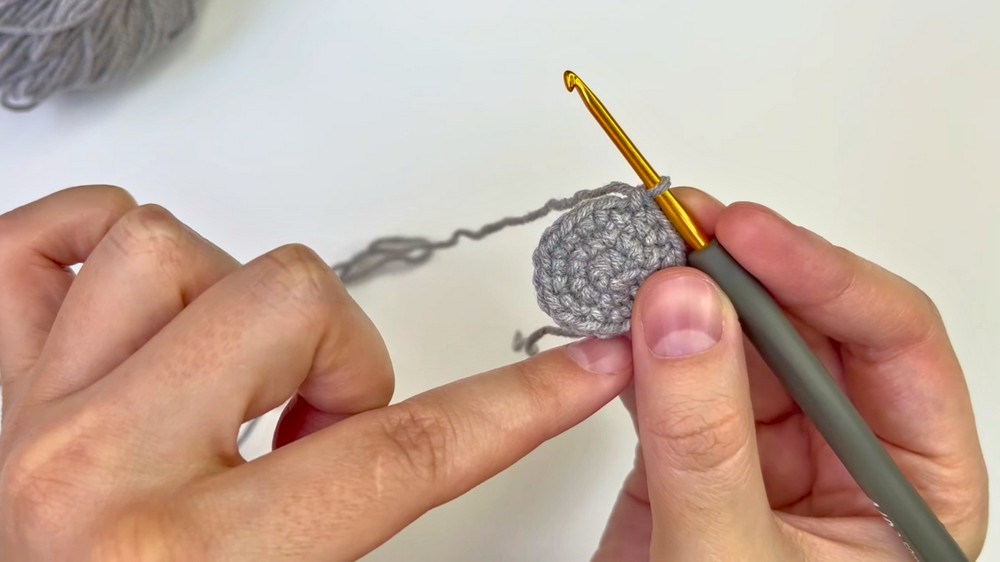 No Sew Crochet Bunny 🐇 Easy Amigurumi for Beginners One Pattern, 2 Sizes 3