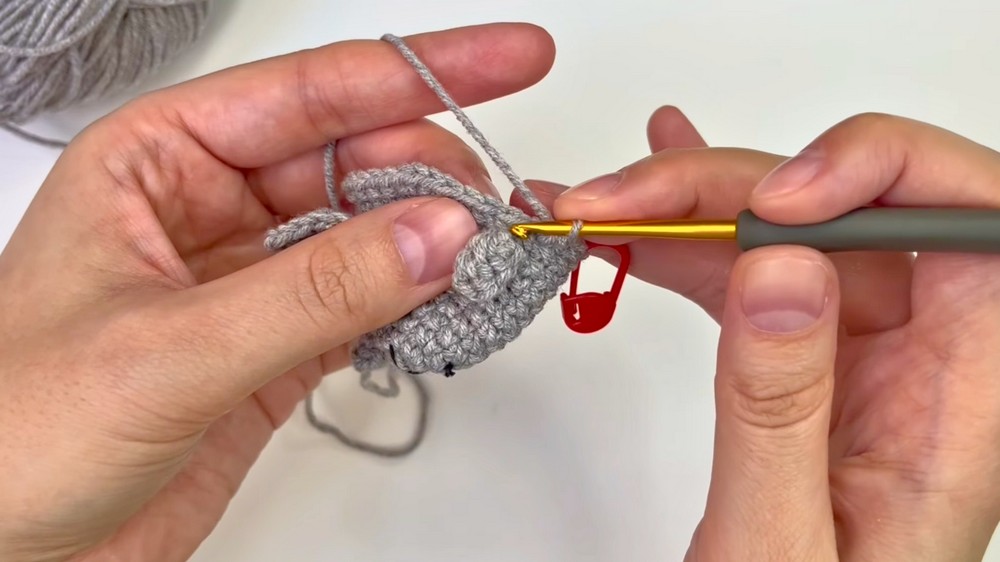 No Sew Crochet Bunny 🐇 Easy Amigurumi for Beginners One Pattern, 2 Sizes 6