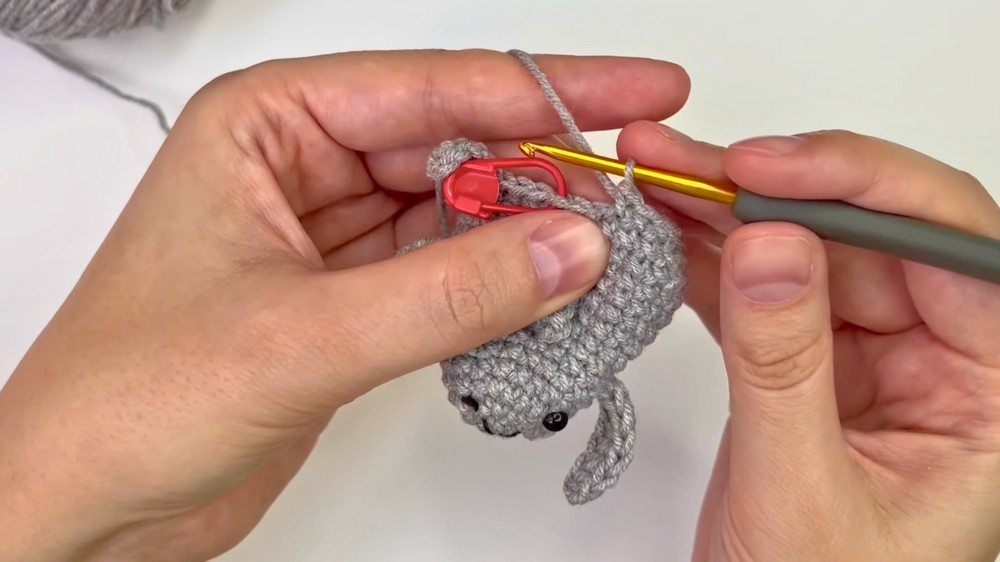 No Sew Crochet Bunny 🐇 Easy Amigurumi for Beginners One Pattern, 2 Sizes 7