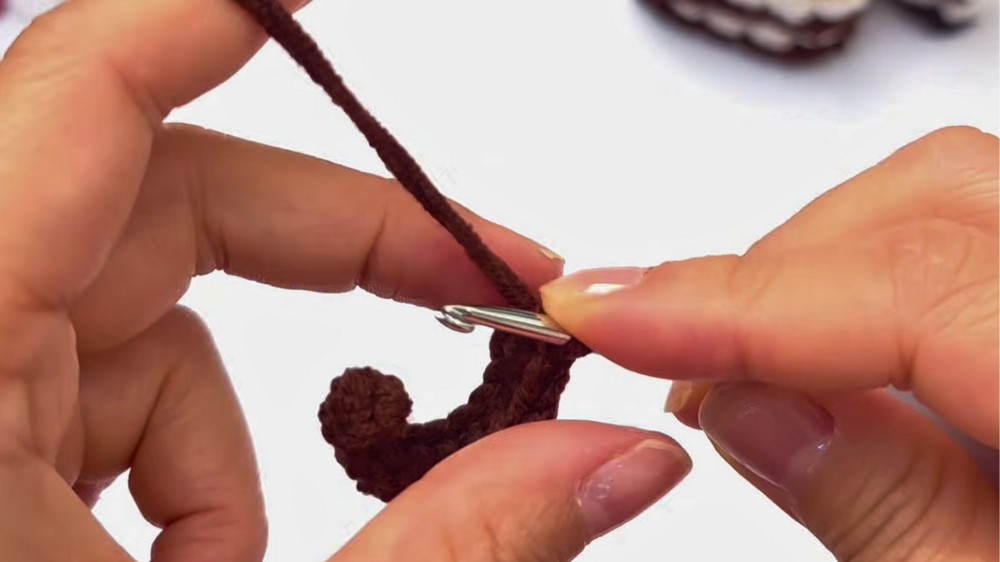 Super Easy Crochet Mini Fruit Cake Tutorial DIY Cake Slice Keychain 3