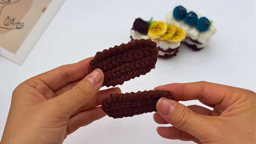 Super Easy Crochet Mini Fruit Cake Tutorial DIY Cake Slice Keychain 4
