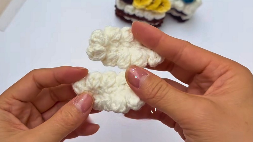 Super Easy Crochet Mini Fruit Cake Tutorial DIY Cake Slice Keychain 6