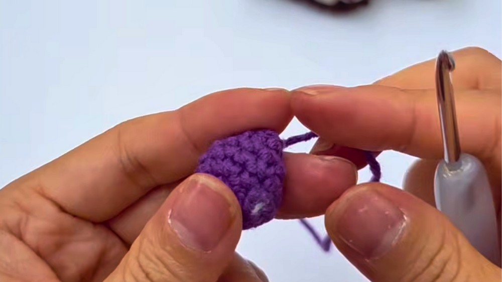 Super Easy Crochet Mini Fruit Cake Tutorial DIY Cake Slice Keychain 7