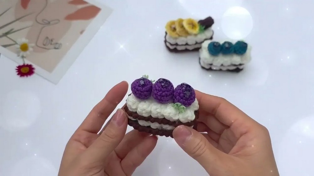 Super Easy Crochet Mini Fruit Cake Tutorial DIY Cake Slice Keychain 8