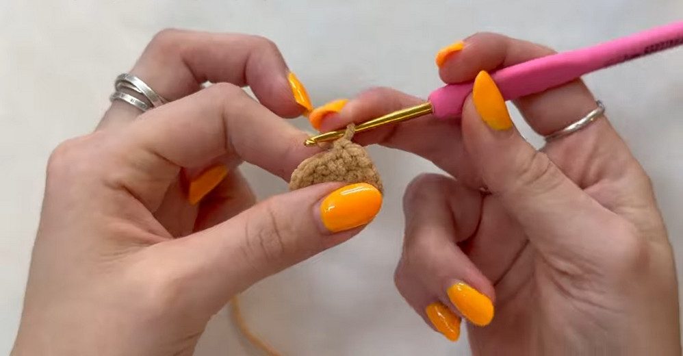 Super Quick NO-SEW Crochet Mini Burger Amigurumi Tutorial 3