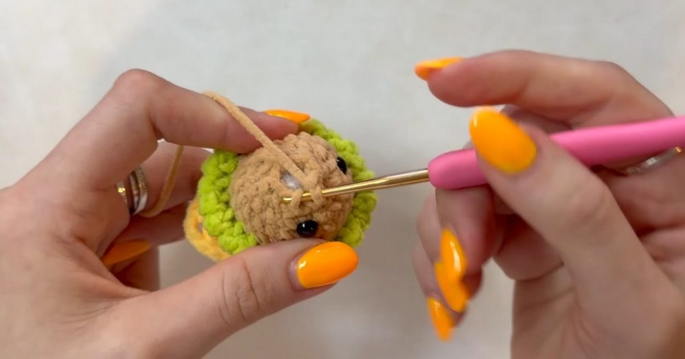 Super Quick NO-SEW Crochet Mini Burger Amigurumi Tutorial 7