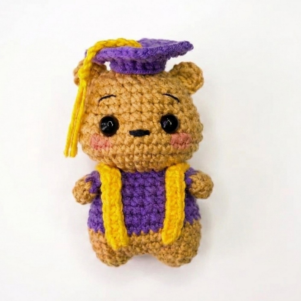 This Crochet Graduation Bear is Too Cute 🧸 Amigurumi Tutorial 1 (11)
