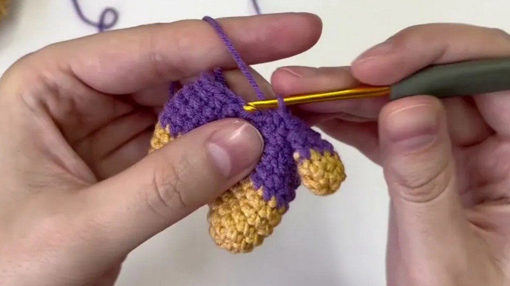 This Crochet Graduation Bear is Too Cute 🧸 Amigurumi Tutorial 1 (3)