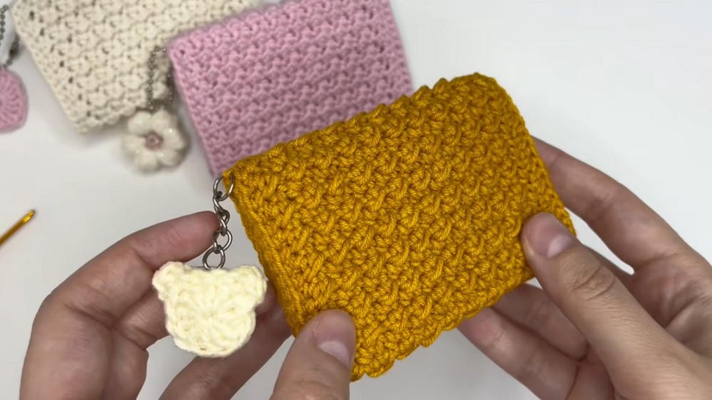 This Cute Crochet Wallet Took Me Only 2 Hours 🧸 +Bonus Charms! 2