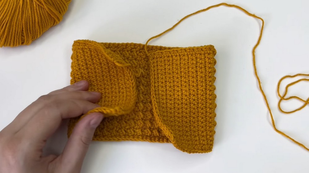 This Cute Crochet Wallet Took Me Only 2 Hours 🧸 +Bonus Charms! 6