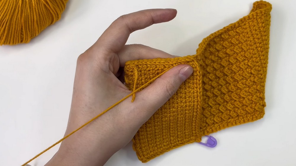 This Cute Crochet Wallet Took Me Only 2 Hours 🧸 +Bonus Charms! 7