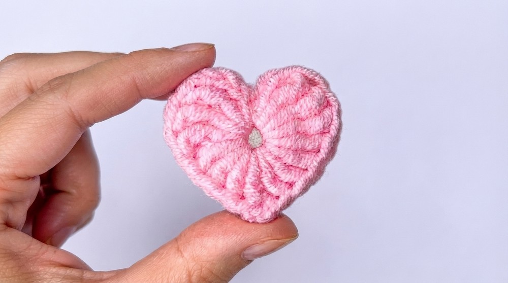 This Tiny Crochet Heart Takes Just 5 Minutes 💗 Tutorial for Beginners 1