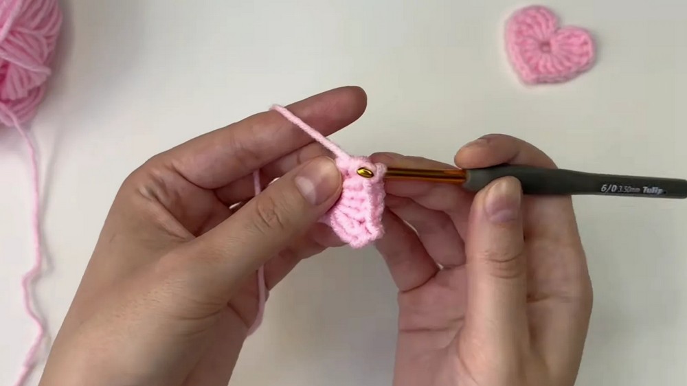 This Tiny Crochet Heart Takes Just 5 Minutes 💗 Tutorial for Beginners 3