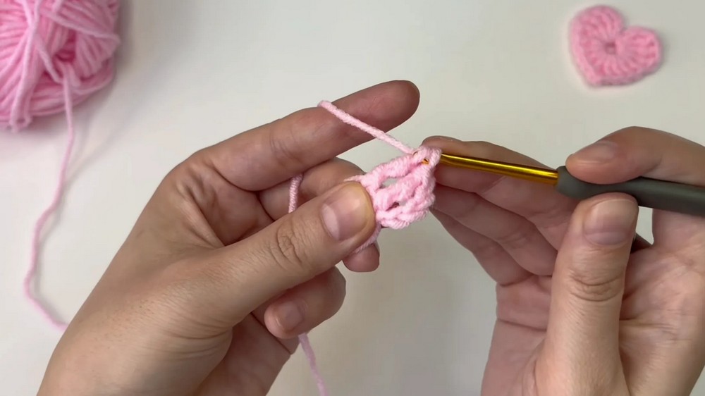 This Tiny Crochet Heart Takes Just 5 Minutes 💗 Tutorial for Beginners 4