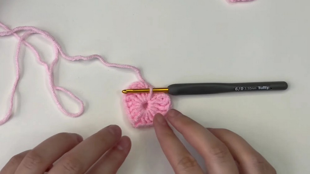 This Tiny Crochet Heart Takes Just 5 Minutes 💗 Tutorial for Beginners 5 (1)