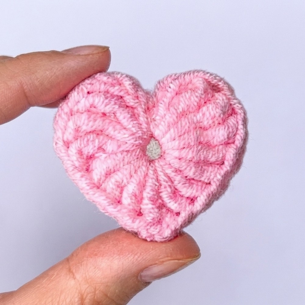 This Tiny Crochet Heart Takes Just 5 Minutes 💗 Tutorial for Beginners 7