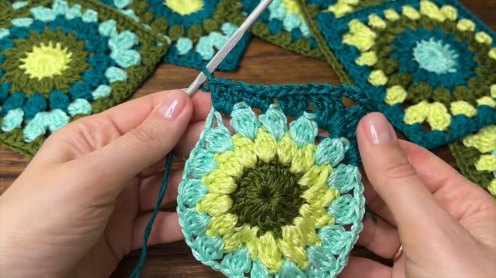 Crochet BAG with round handles 🩵💚 Crochet BAG with round handles (4)