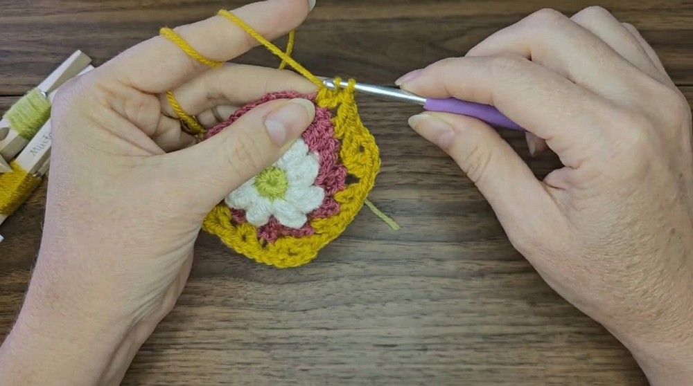 Crochet Granny Square Pattern (8)