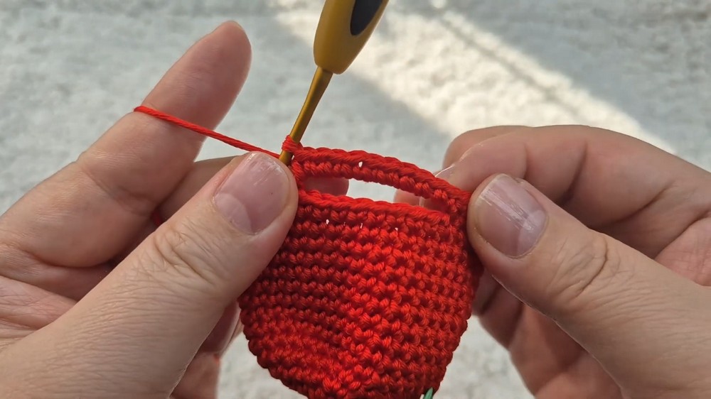 Crochet Mini Bag Keychain Pattern 4