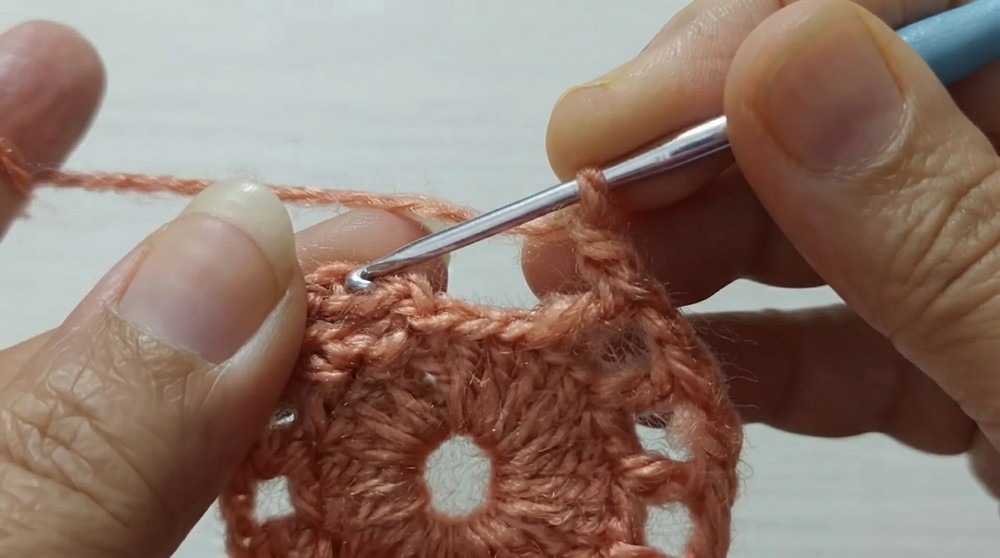Crochet Pineapple Place Mat, Doily,Pot Holder, Table Centre Piece, Very Easy ,Beginners Friendly 4