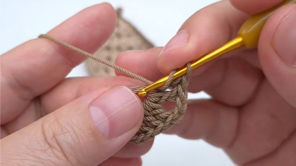 Crochet Square AirPods Bag Pattern 1