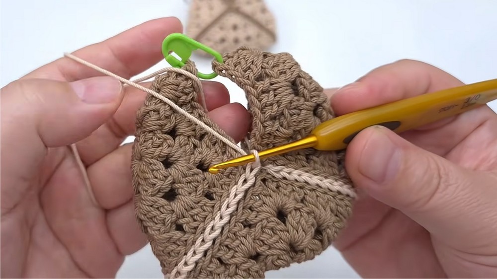 Crochet Square AirPods Bag Pattern 3