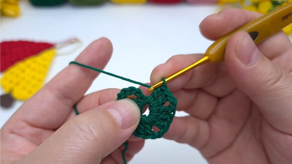 Crochet Square Christmas Tree Pattern 1