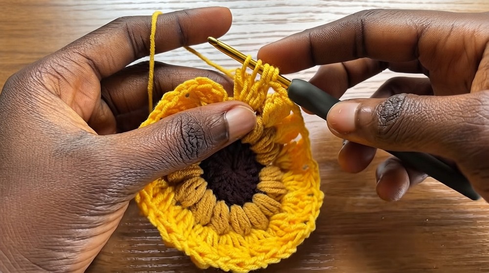 Crochet Sunflower Granny Square for Beginner