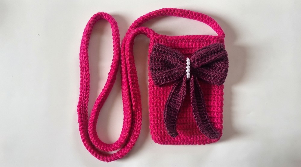 Cute & Easy Crochet Phone Bag Tutorial For Beginners (1)
