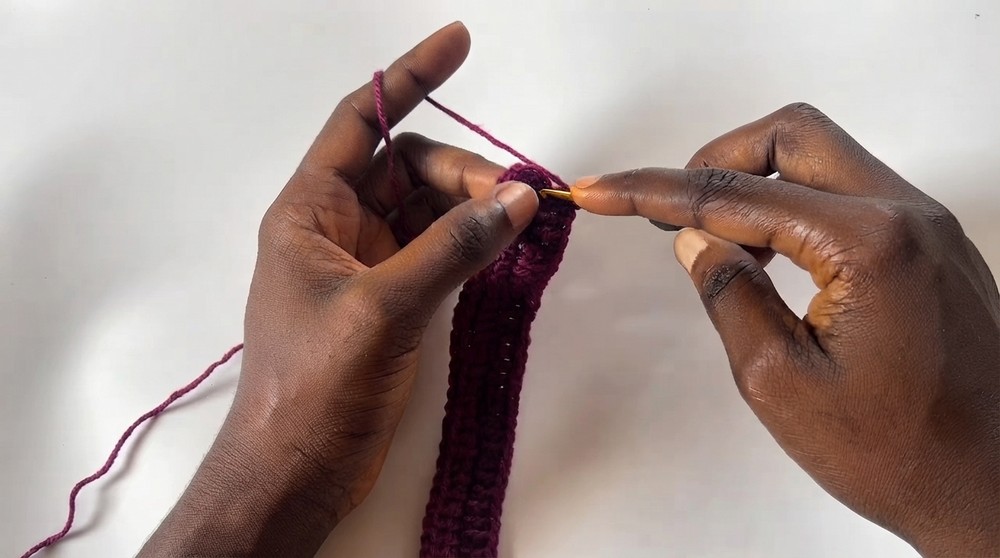 Cute & Easy Crochet Phone Bag Tutorial For Beginners (3)
