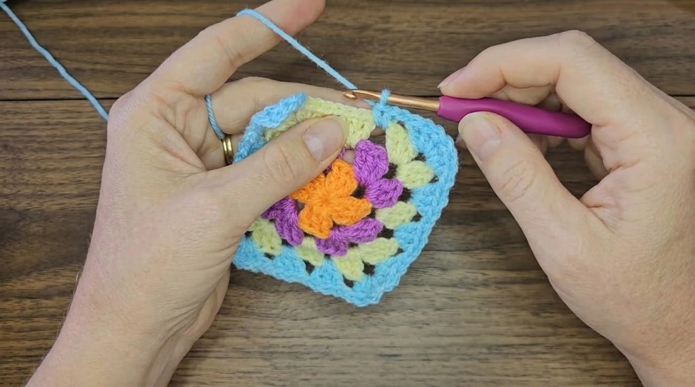 Easy Crochet Granny Square Step by Step (6)