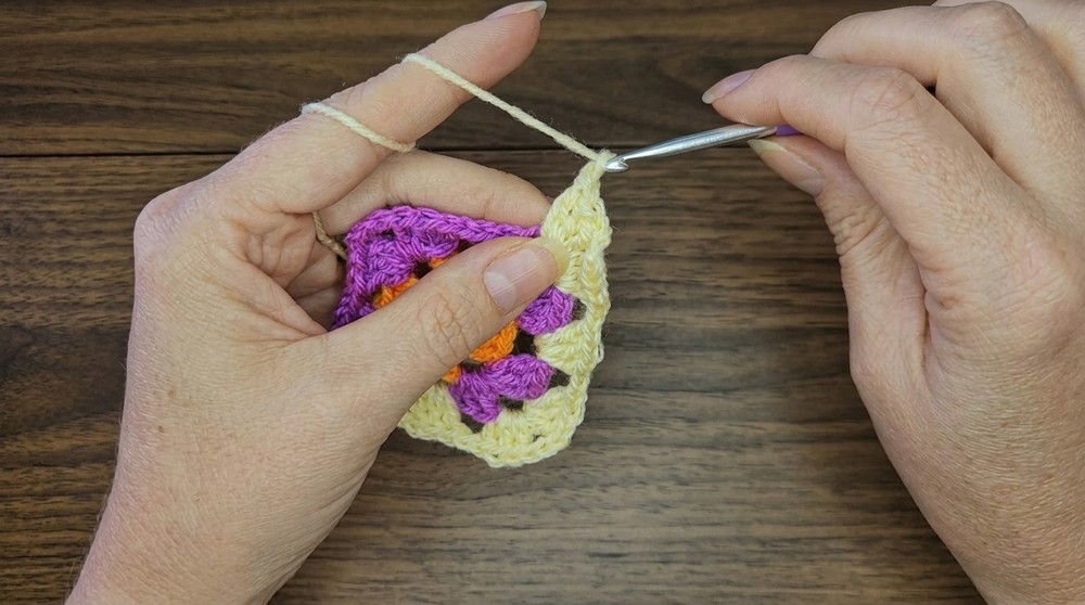 Easy Crochet Granny Square Step by Step (7)