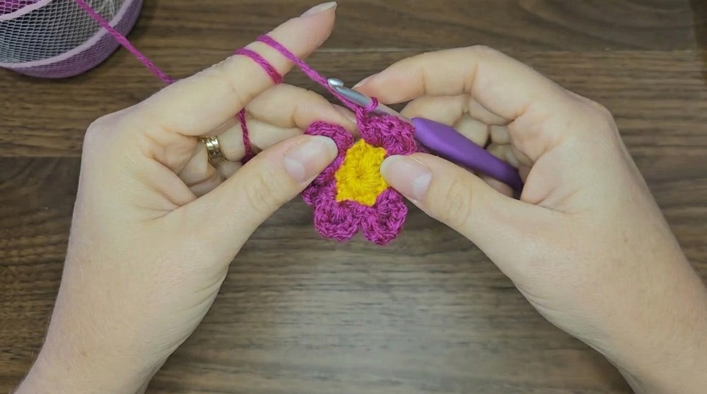 Easy Granny Square Crochet for Beginners (8)