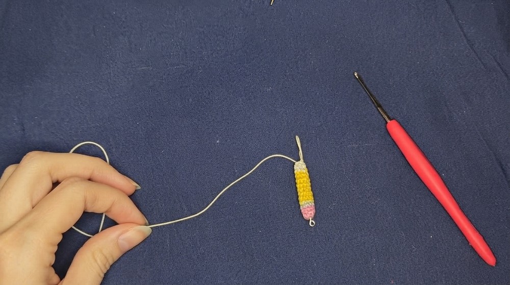 How to Crochet Pencil Earrings Easily (10)