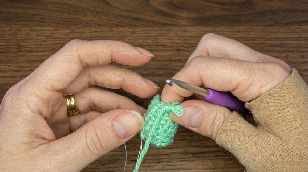 How to Crochet a Mini Lightsaber Easy Pattern (10)