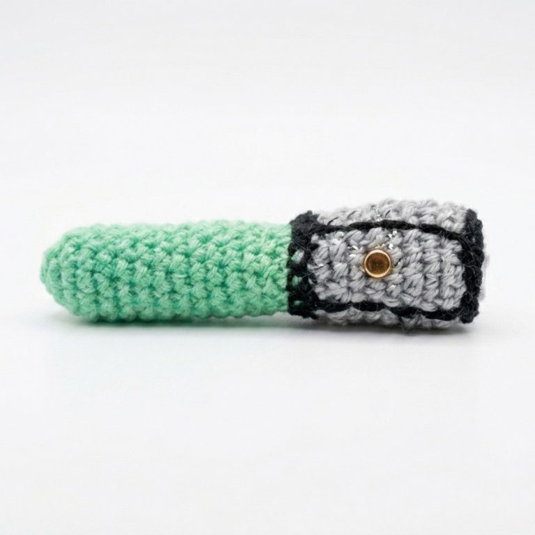 How to Crochet a Mini Lightsaber Easy Pattern (7)
