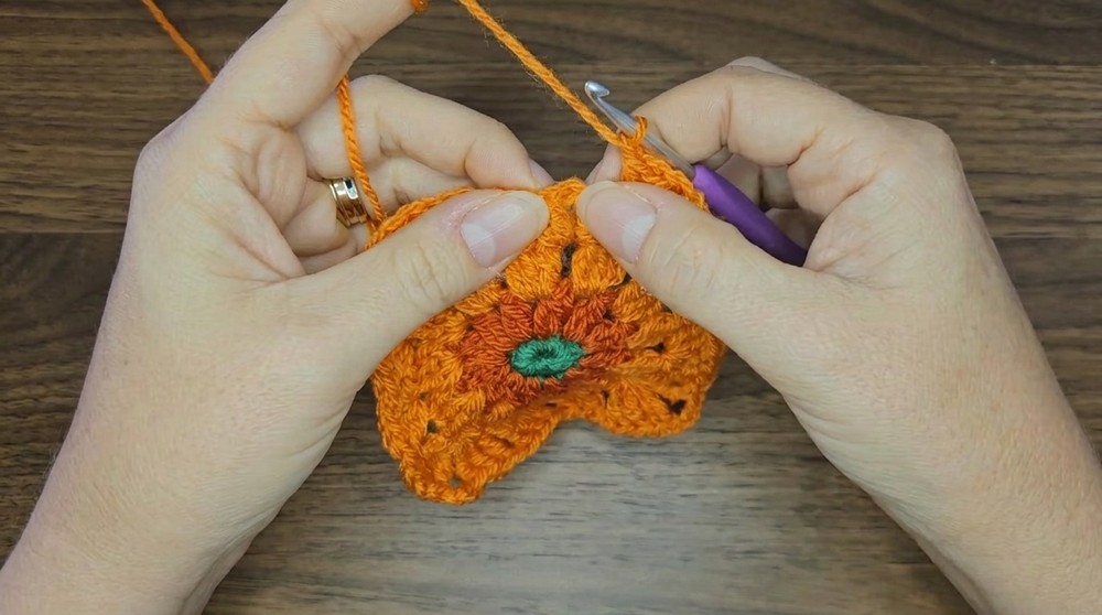 How to Crochet a Perfect Granny Square (9)